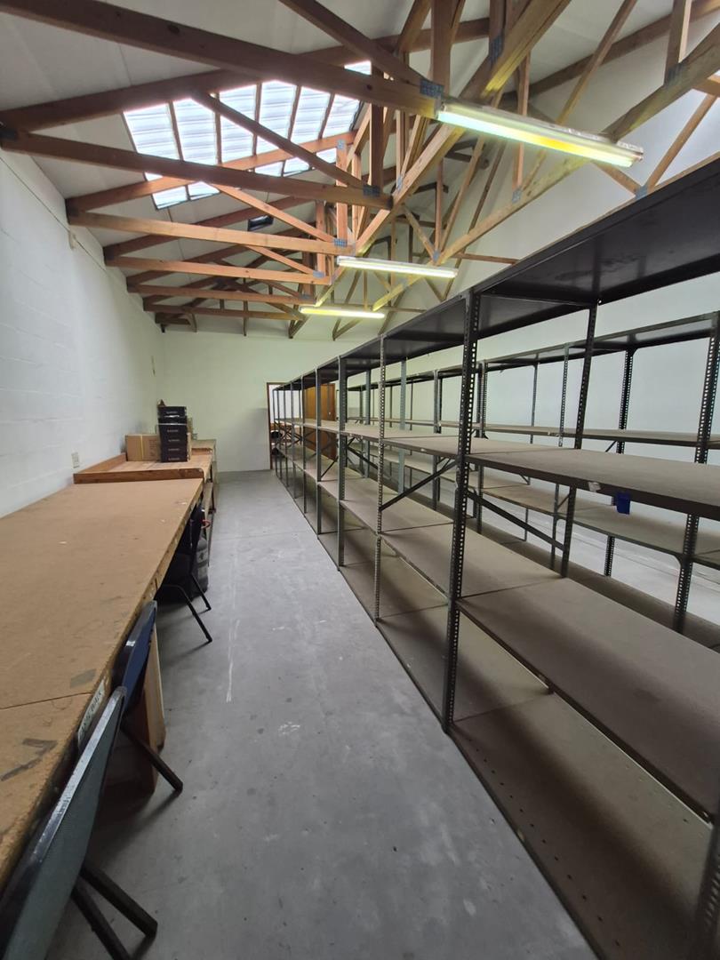 To Let Commercial Property for Rent in Pinelands Western Cape